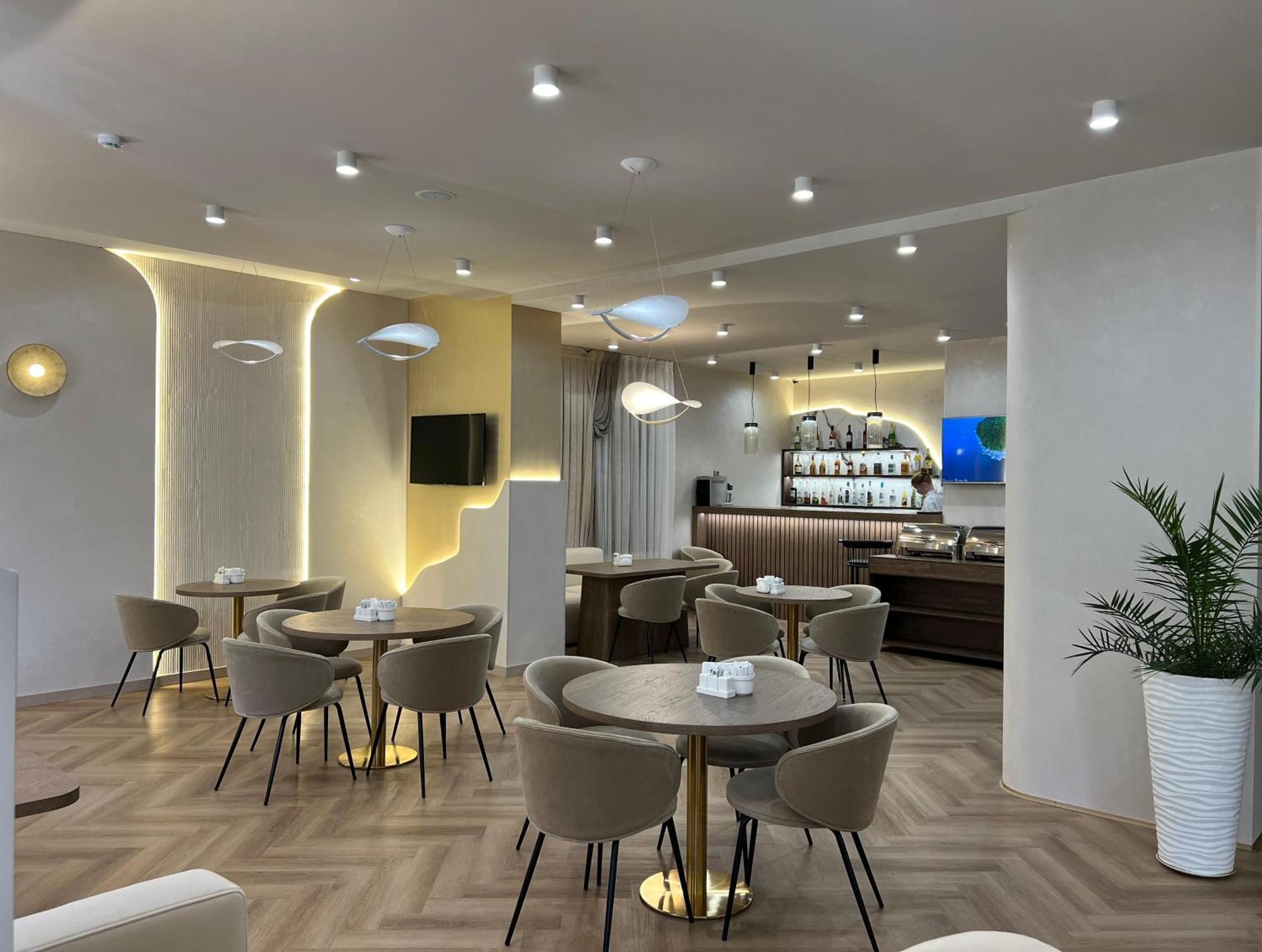 Hotel Fn Sjymkent Exteriör bild