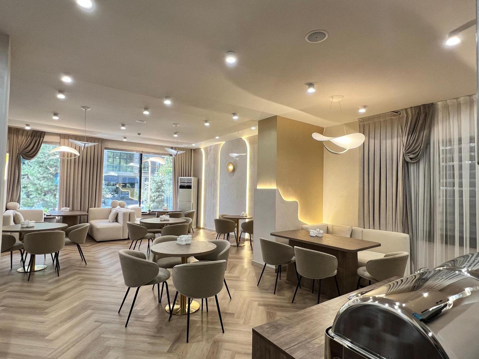 Hotel Fn Sjymkent Exteriör bild