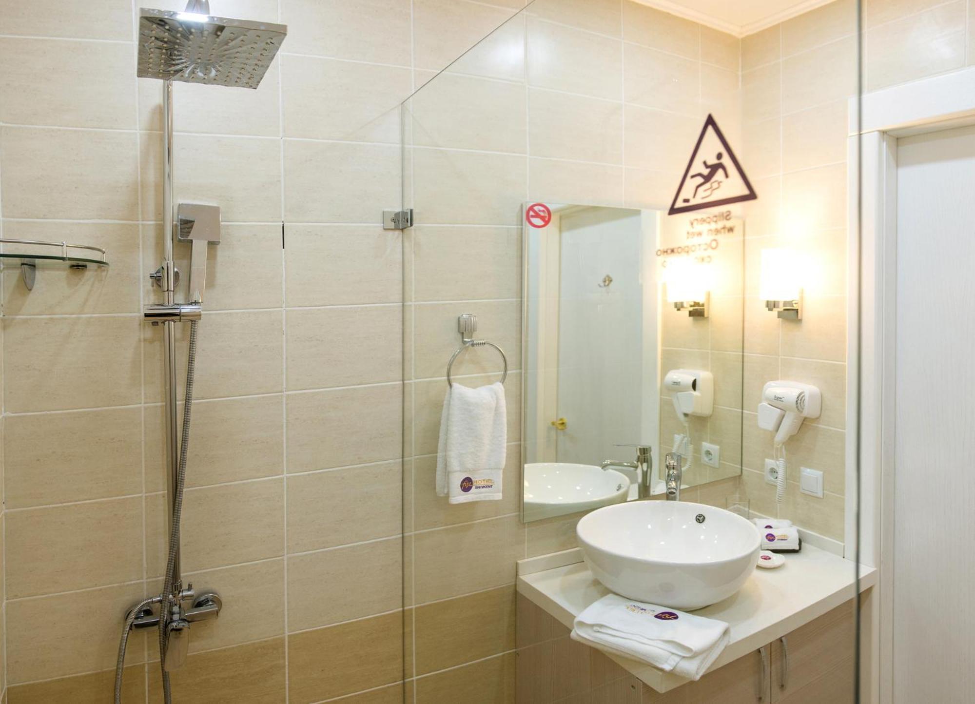 Hotel Fn Sjymkent Exteriör bild