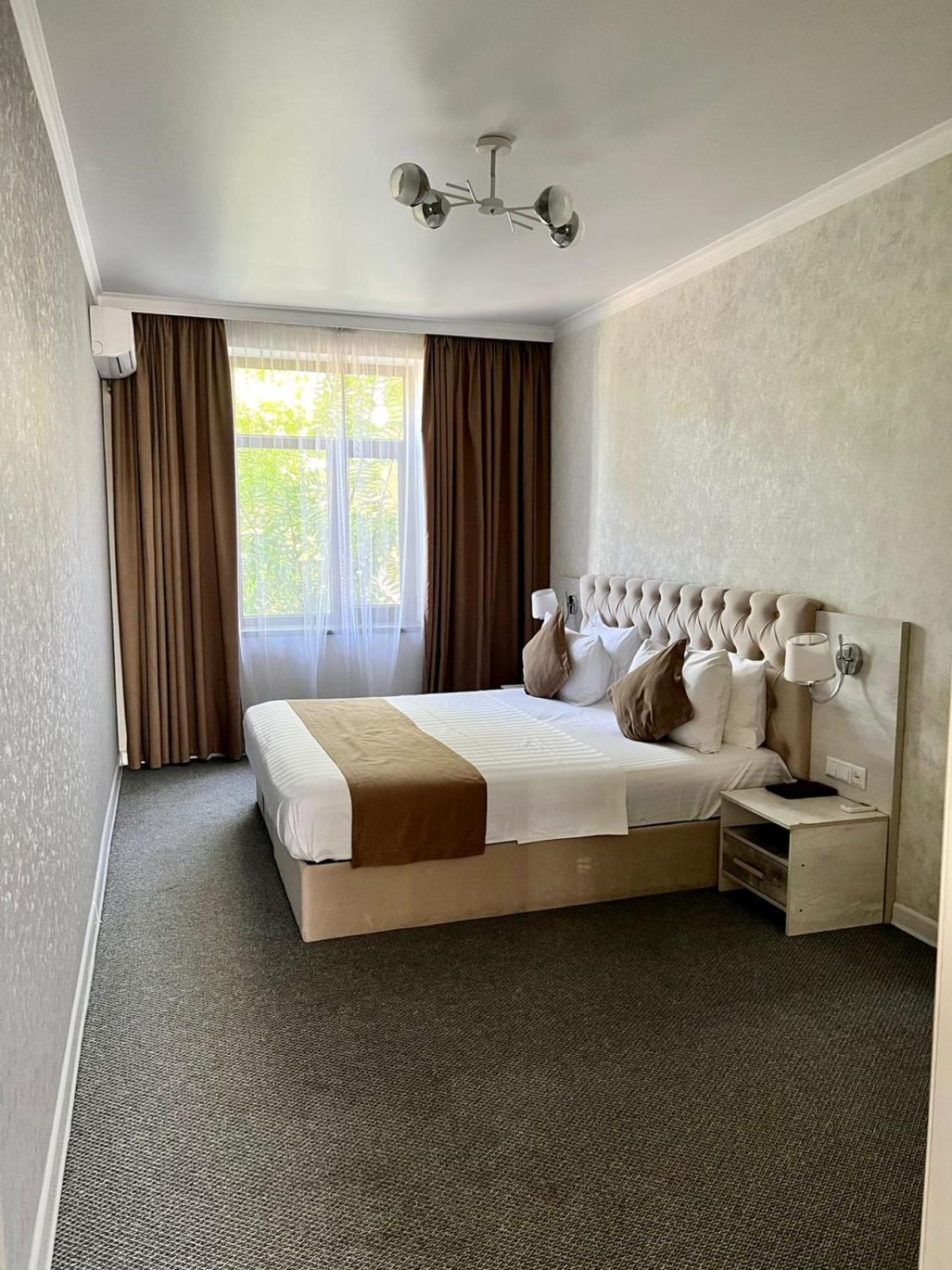 Hotel Fn Sjymkent Exteriör bild