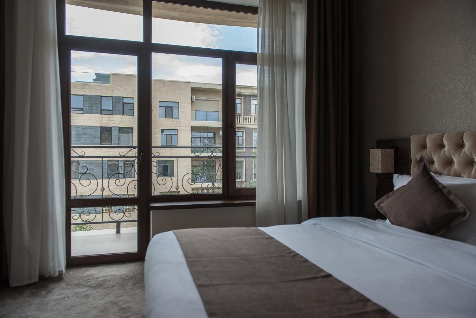 Hotel Fn Sjymkent Exteriör bild