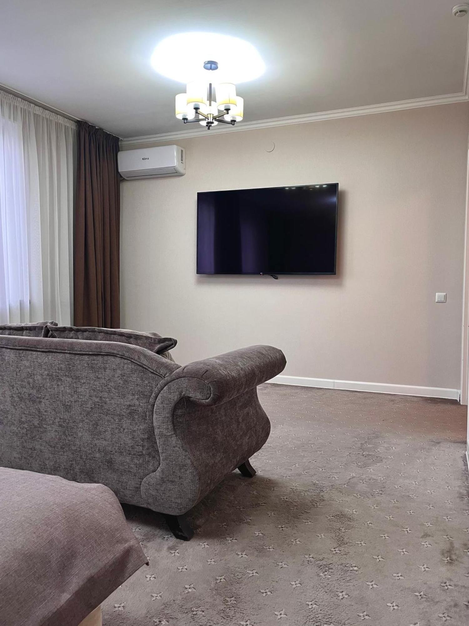 Hotel Fn Sjymkent Exteriör bild