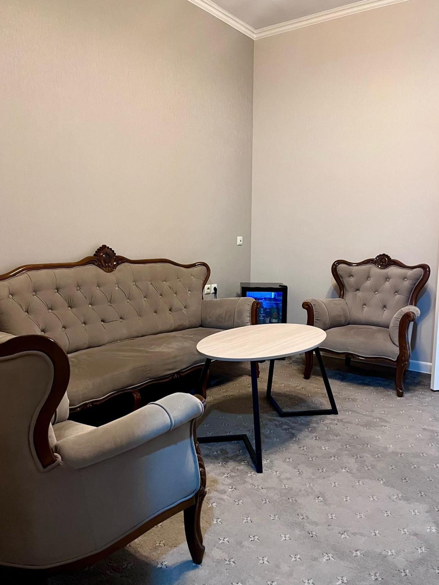 Hotel Fn Sjymkent Exteriör bild