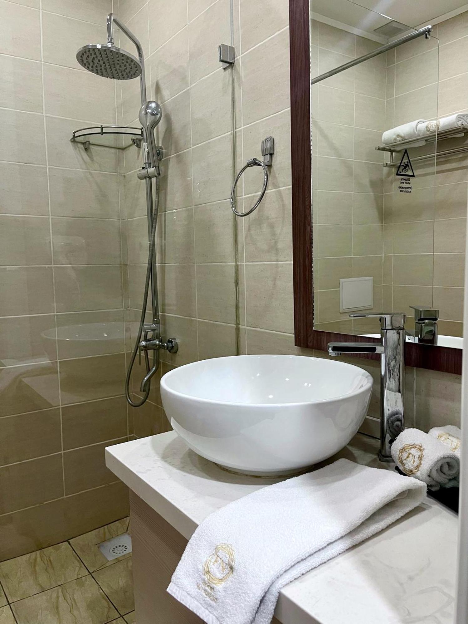 Hotel Fn Sjymkent Exteriör bild
